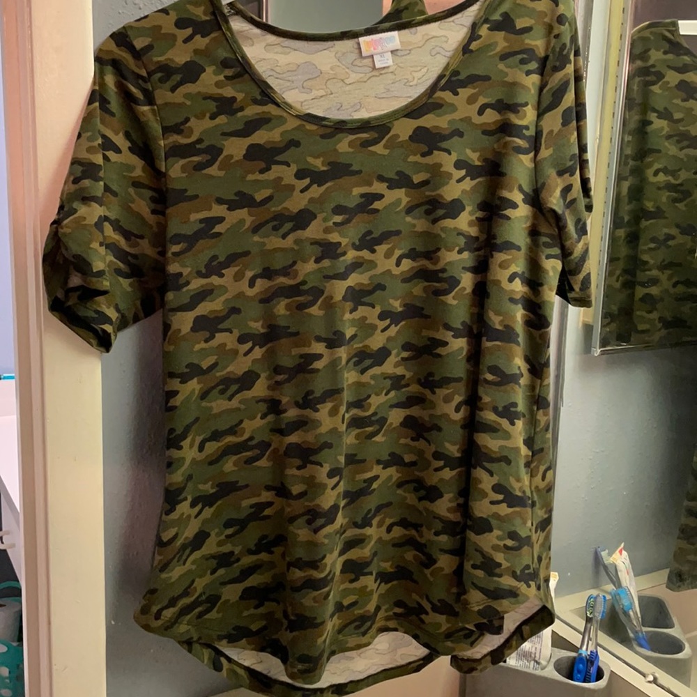 Lularoe XL shirt Irma style with ribbed sleeves